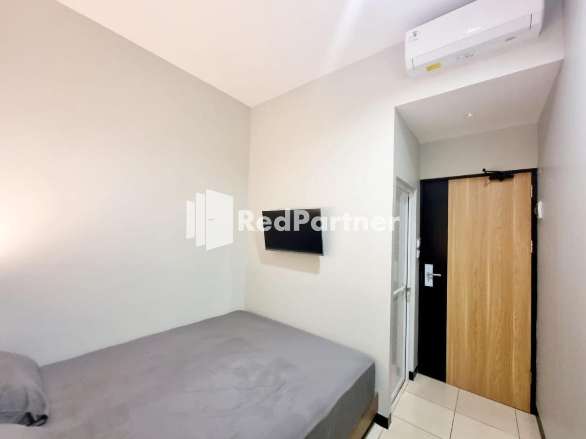 Pandawa Guest House At Ngaliyan Square Mitra Reddoorz Semarang Exterior foto